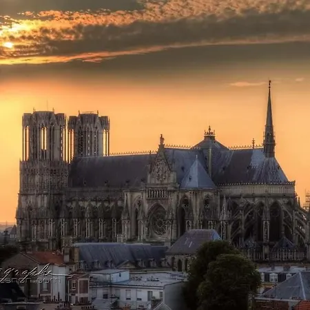 Cathedrale Espace Calme Et Lumineux Reims